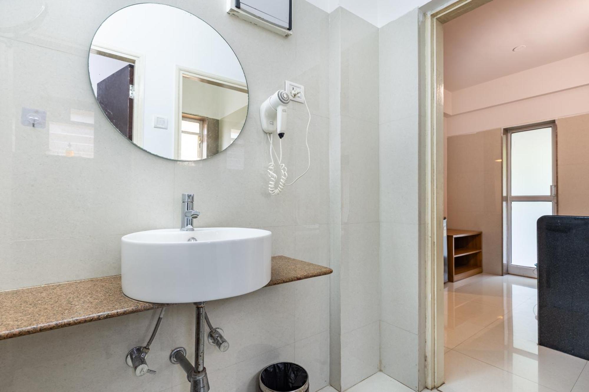 Golden Waves Holidays Hotel 3*