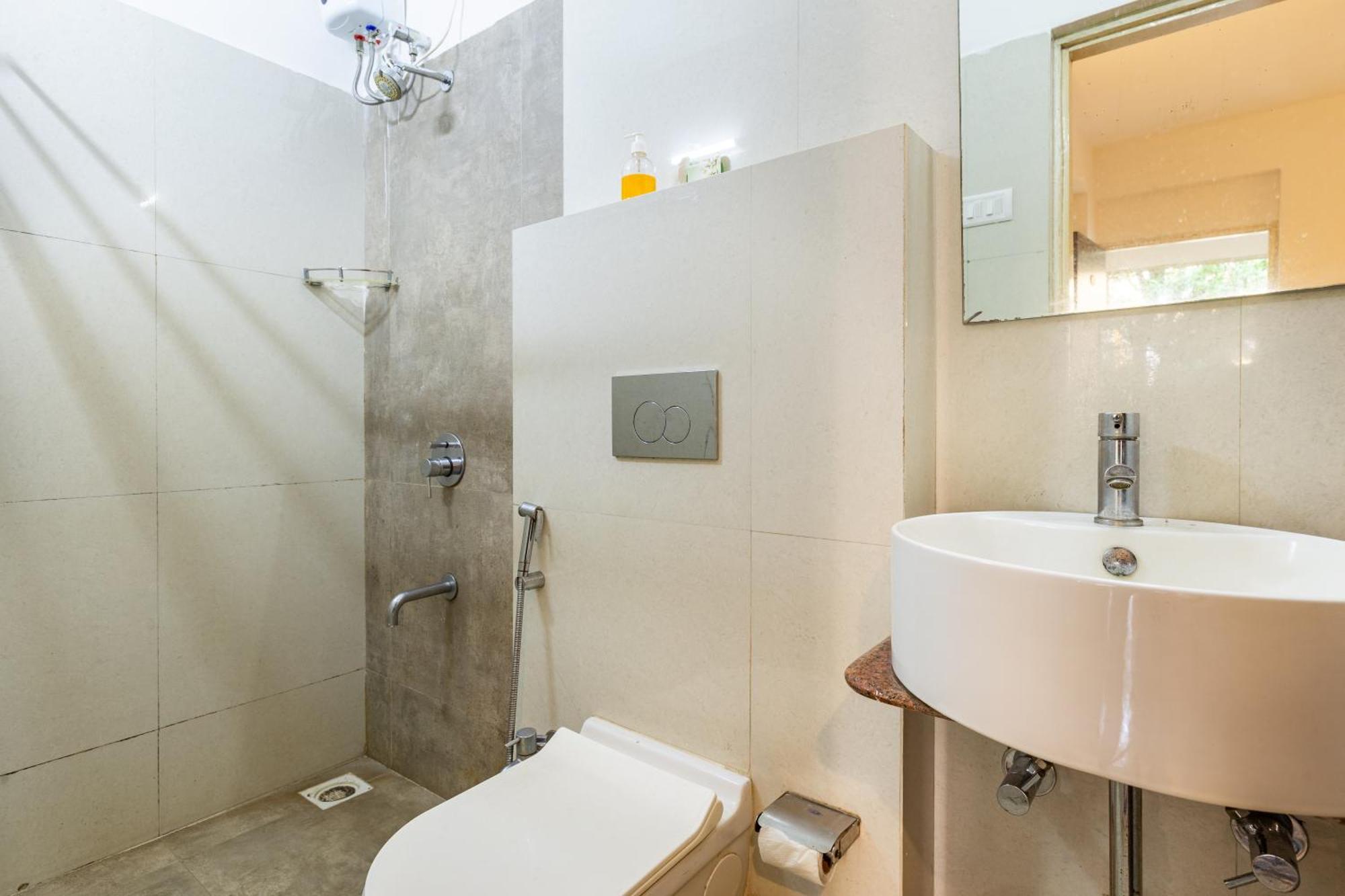 Golden Waves Holidays Hotel
